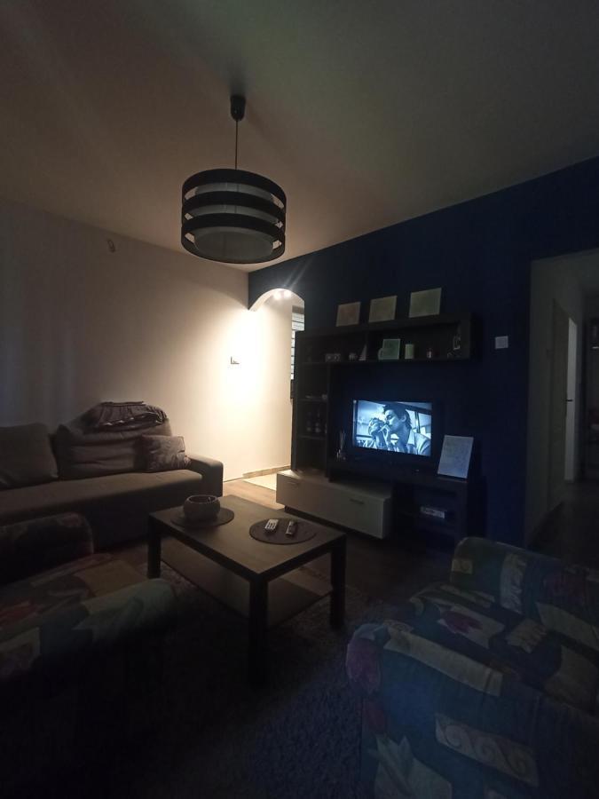 Studio 43 Belgrade Luaran gambar
